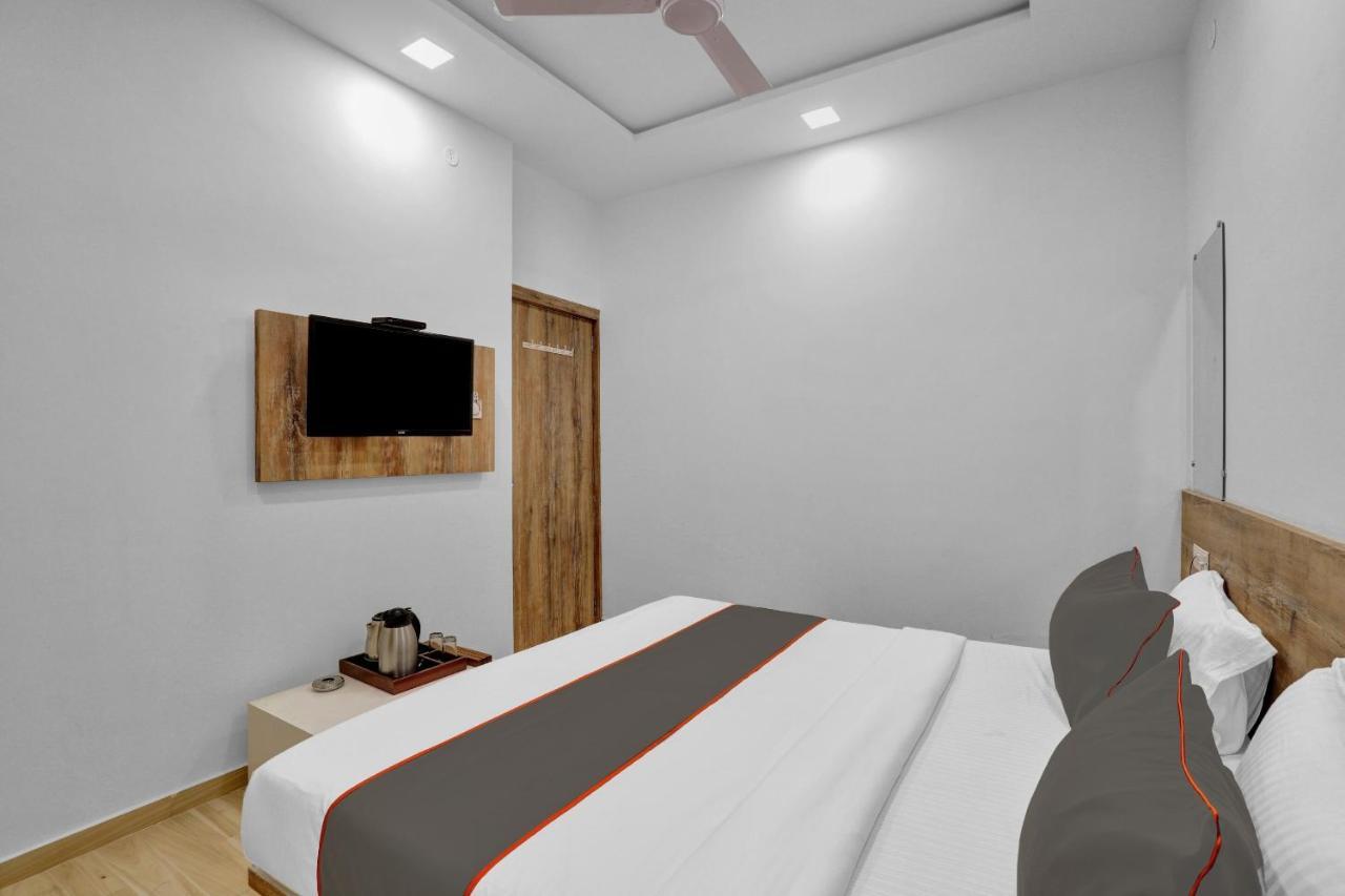 Collection O 83344 Hotel New River Rajkot Exterior foto